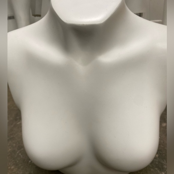 Mannequins - Picture 2 of 2